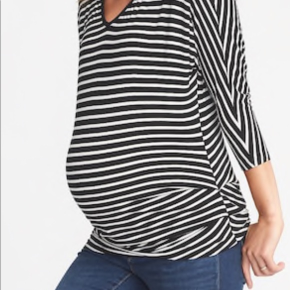 Old navy maternity top - Picture 3 of 3